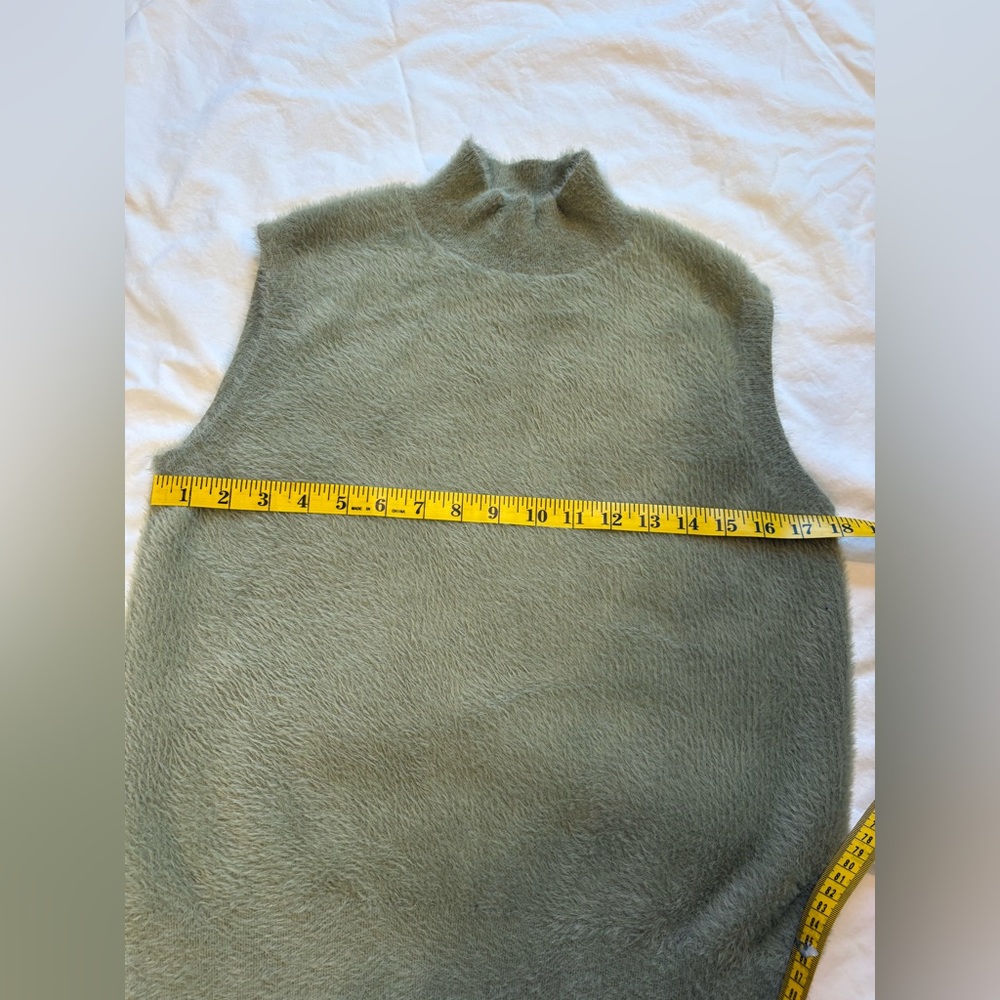 Bailey/44 mock neck sweater vest size small